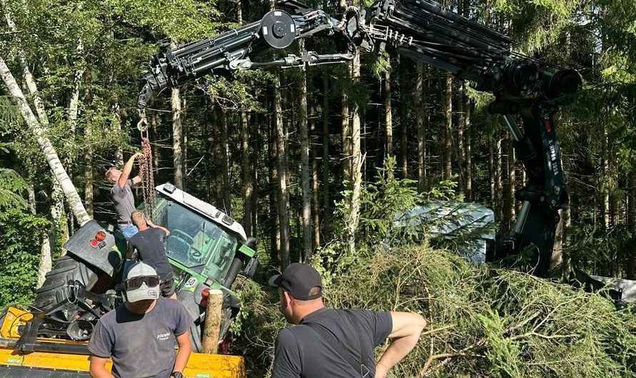 Verkehrsunfall mit Traktor