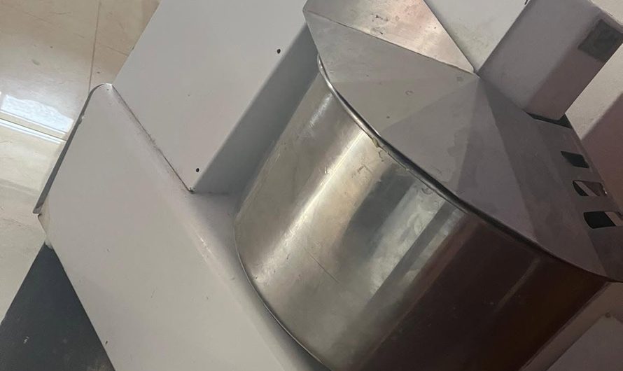 Kleinkind in Knetmaschine eingeklemmt